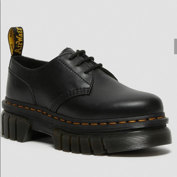 Black platform smooth leather Dr. Martans. - Picture 2 of 5